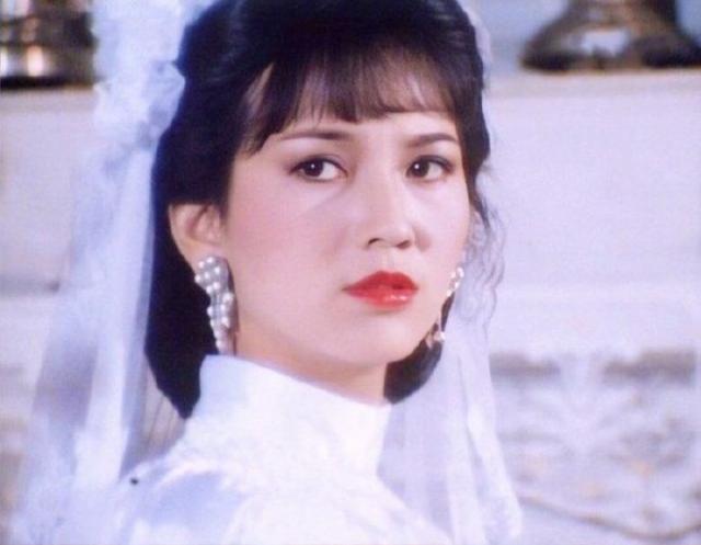 赵雅芝年轻时,气质典雅,满身都透着温柔女子的气质,可谓是千娇百媚