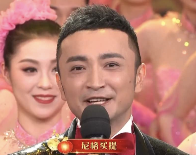 揭秘春晚5位主持人:李思思终成"一姐,接班董卿的新人太美了