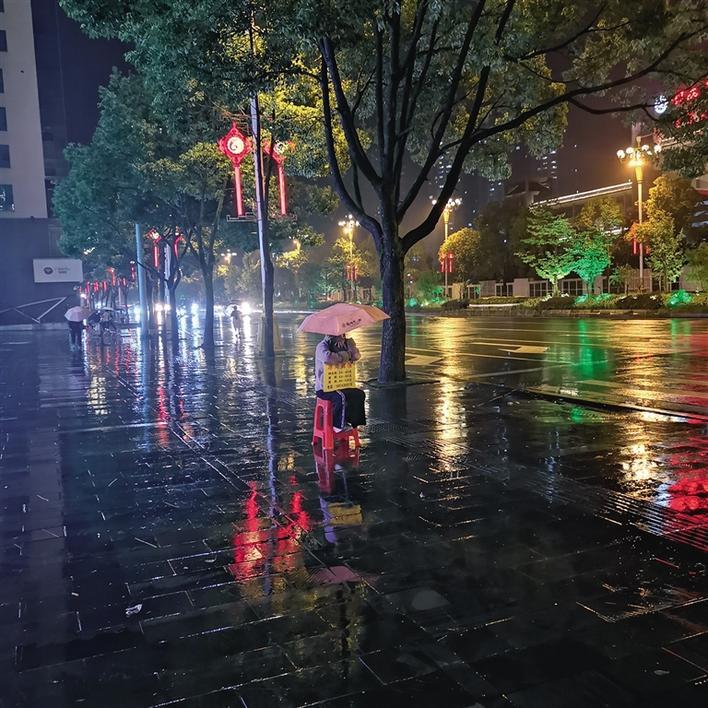 9月28日,吉首乾州,雨夜等客.