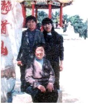 1991年赵本山与葛淑珍离婚,4年后儿子不幸夭折葛淑珍生活雪上加霜