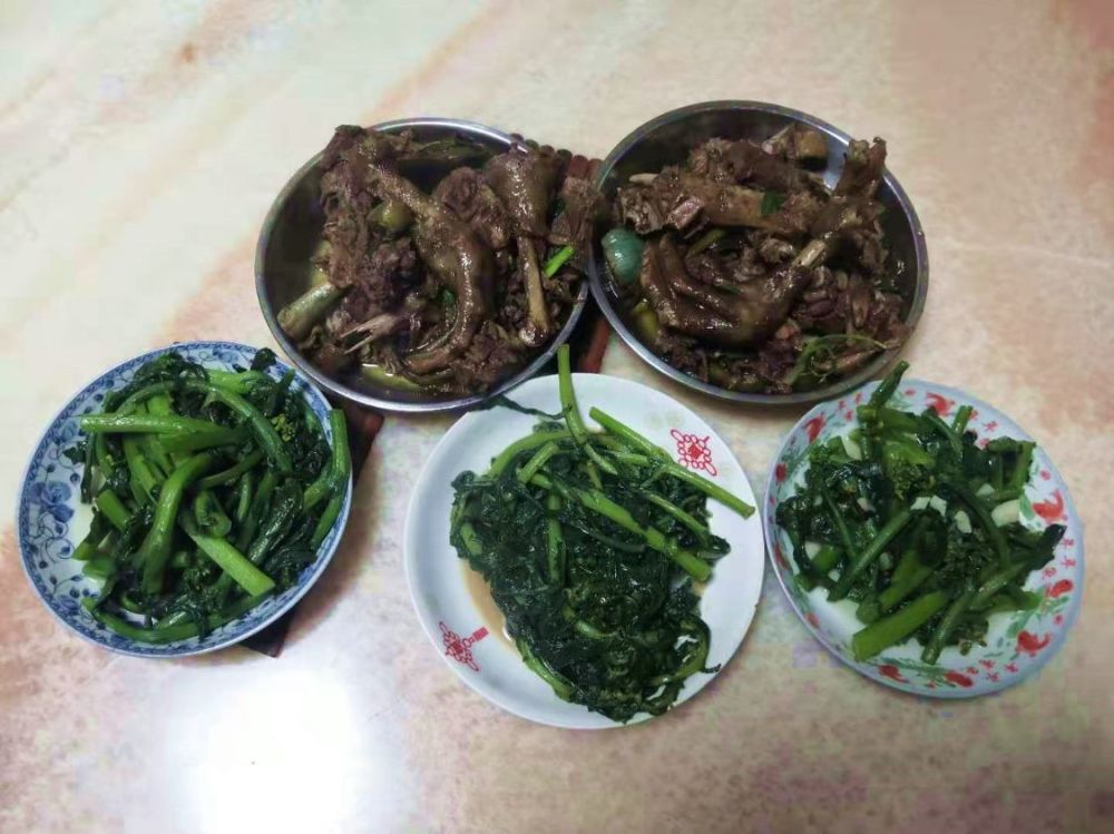广东人晒年夜饭,看看这9家,最后1家虽然寒酸,但却让人