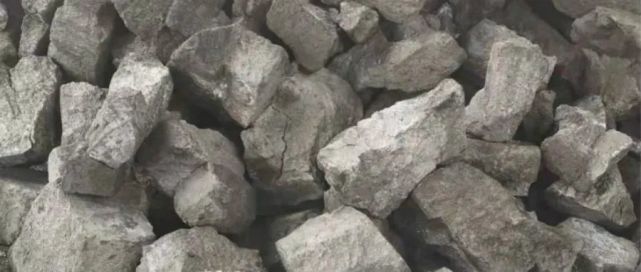 用烟煤高温干馏而成.