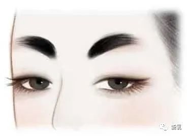 垂珠眉是盛唐天宝年间的特色 ,眉形如水珠滴向眉心.
