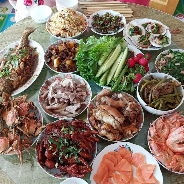 7桌全国各地普通人家的年夜饭,看完图片,我决定明年去广东过年