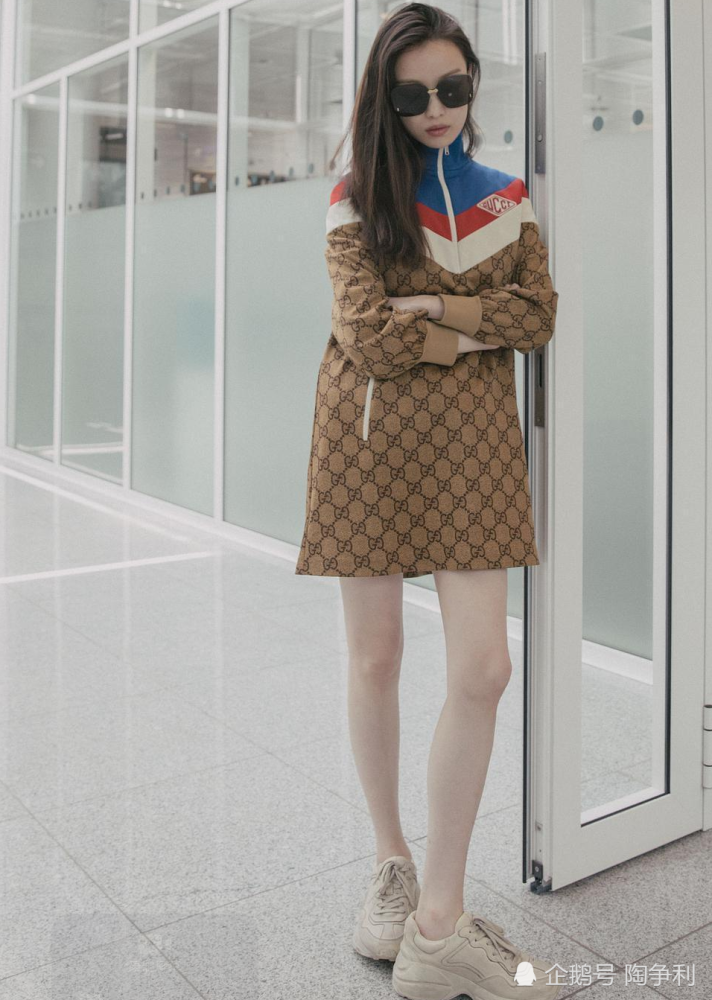 央视春晚小品《开往春天的幸福》女主角倪妮的腿备受关注