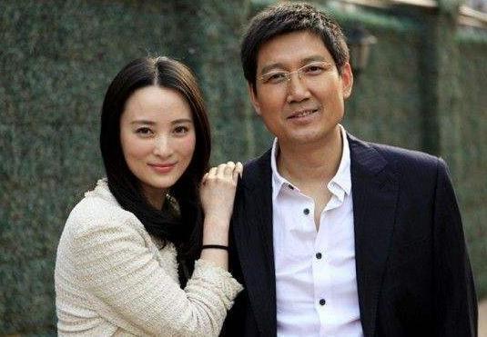 李崇霄于2002年和德国人茵娜结婚,随后定居北京,如今生活非常幸福.