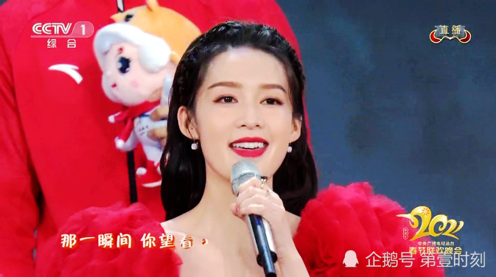 央视春晚杨幂李沁金晨三美同框,不仅是红衣惊艳更是养眼
