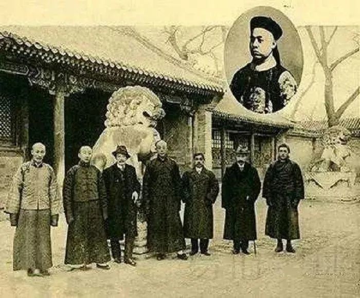 这次交易中山中定次郎与恭王府管家的合影