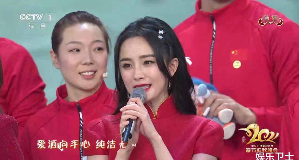 央视春晚杨幂金晨李沁过于养眼大幂幂却被指输在仪态远景照一目了然