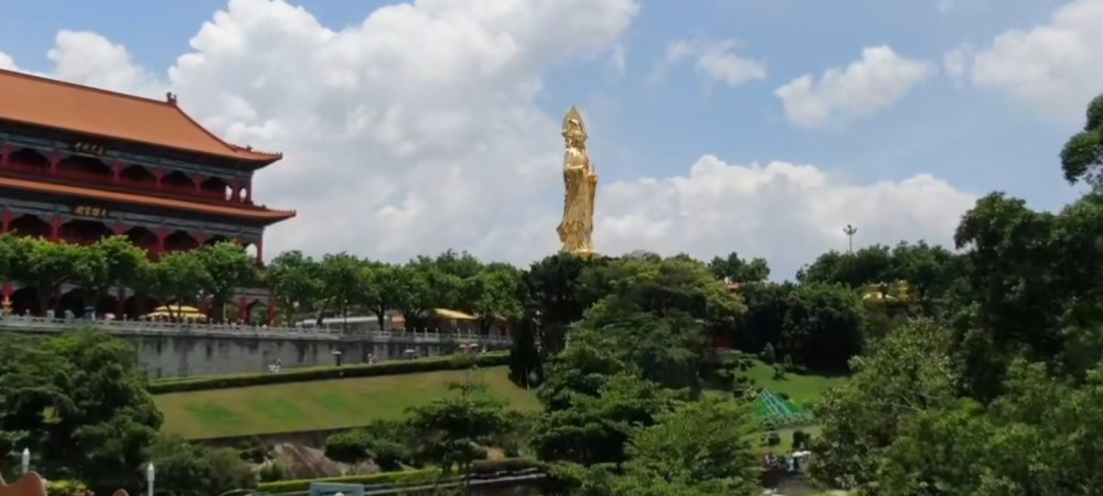 广州番禺莲花山景区有座金色的观音像,网友:好美的观音菩萨