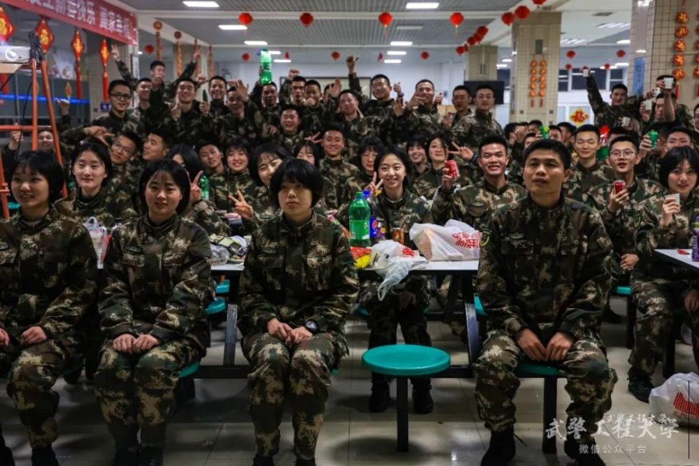 新年第一天丨武警工程大学全体官兵向您拜年啦!