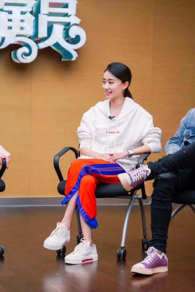 春晚新晋带货王张小斐好身材大长腿原来还是隐藏的时髦精