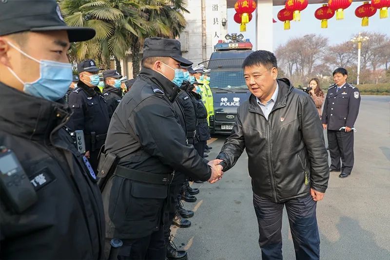 大年初一滑县代县长陆志杰到县公安局调研节日安保慰问公安民警