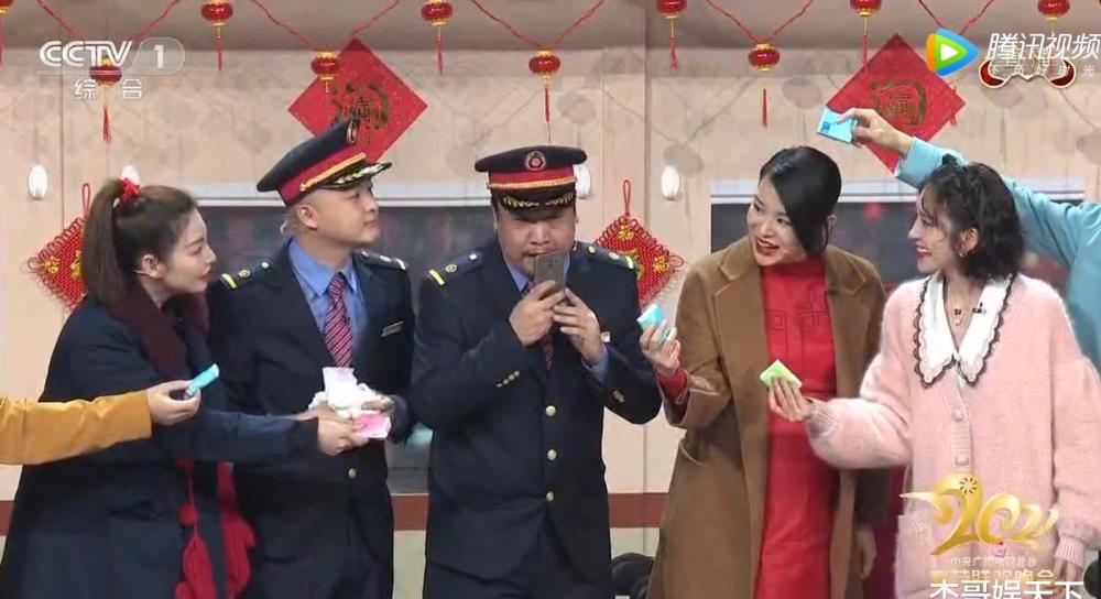 央视春晚贾冰搭档倪妮张雨绮,阵容很有看点,剧本却非常尴尬