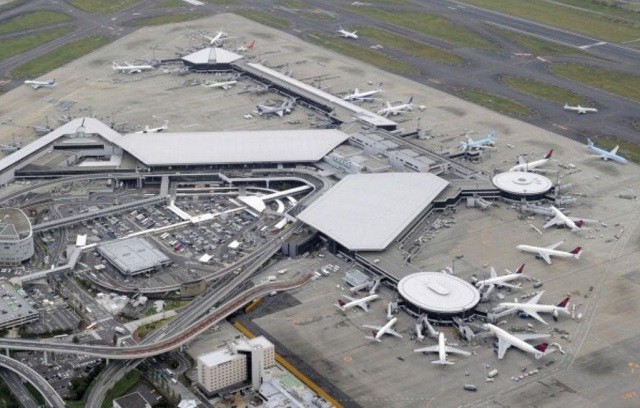日本成田机场一钉子户在跑道上住50年拆迁款从1亿涨到10亿