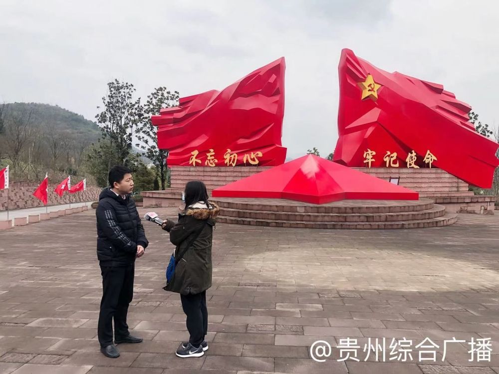 记者采访龚阳