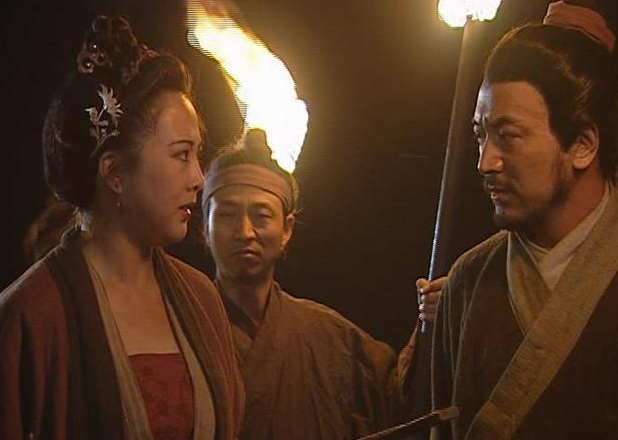 《水浒传》中武松抱住孙二娘,将她按倒在地,张青为何不出手救爱妻?