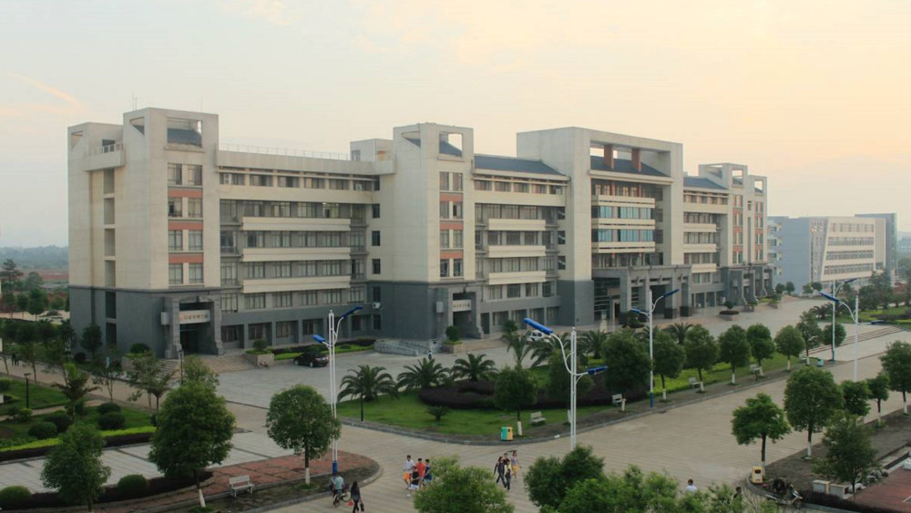广西科技大学在柳州市,是一所以工科为主的多科性大学,软科实力全国