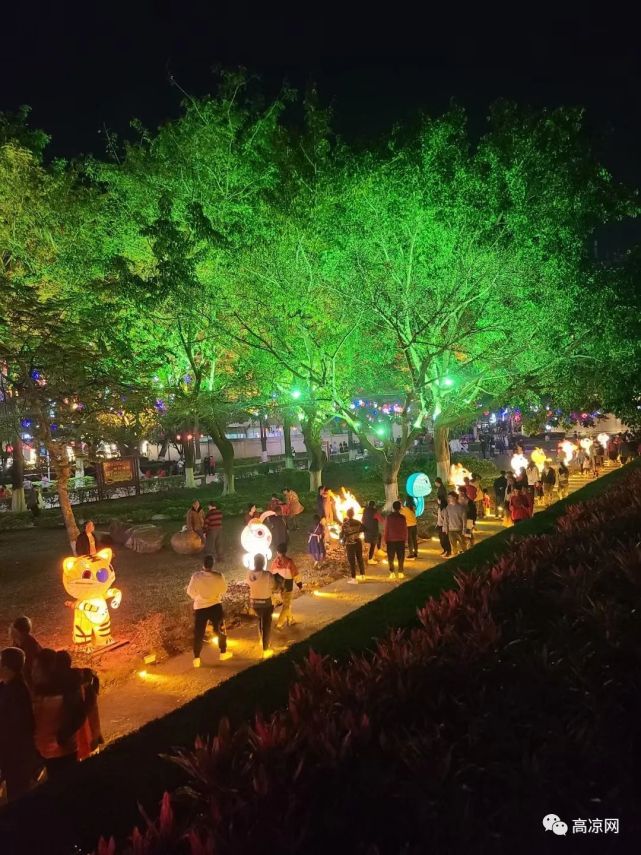 高州瀛洲公园的灯光夜景好漂亮!好浪漫