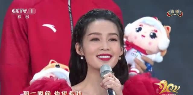 春晚杨幂李沁金晨三大美女同台,演绎《燃烧的雪花》温柔而有力量