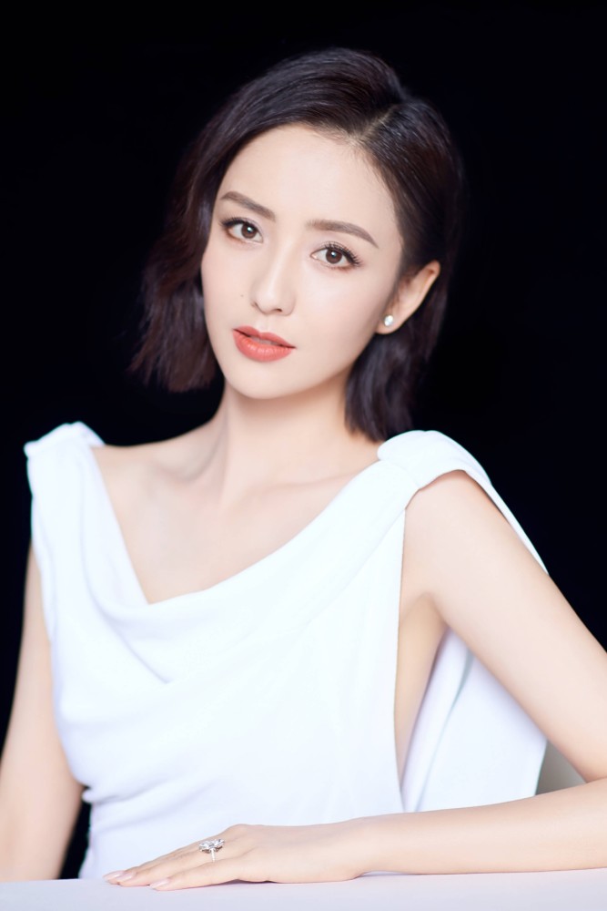 明星壁纸丨佟丽娅第五期,2021年春晚最美出场首演,赞同吗