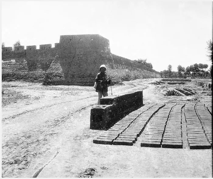 pe000149 salachi view of city wall 萨拉齐.城墙之景