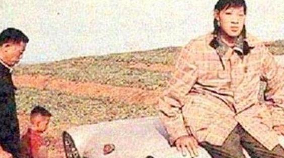 中国第一女巨人曾金莲:14岁高过姚明,18岁猝死,至今仍