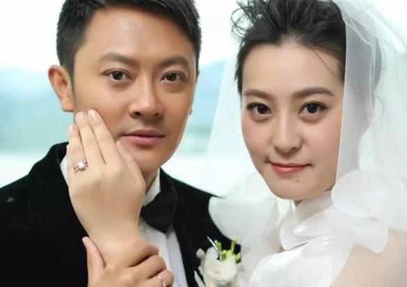 印小天与前妻哈琳娜,是通过朋友介绍相识.