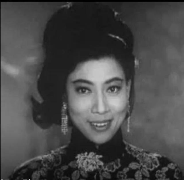 香港的50,60年代,是国语片和粤语长片的盛产时期.