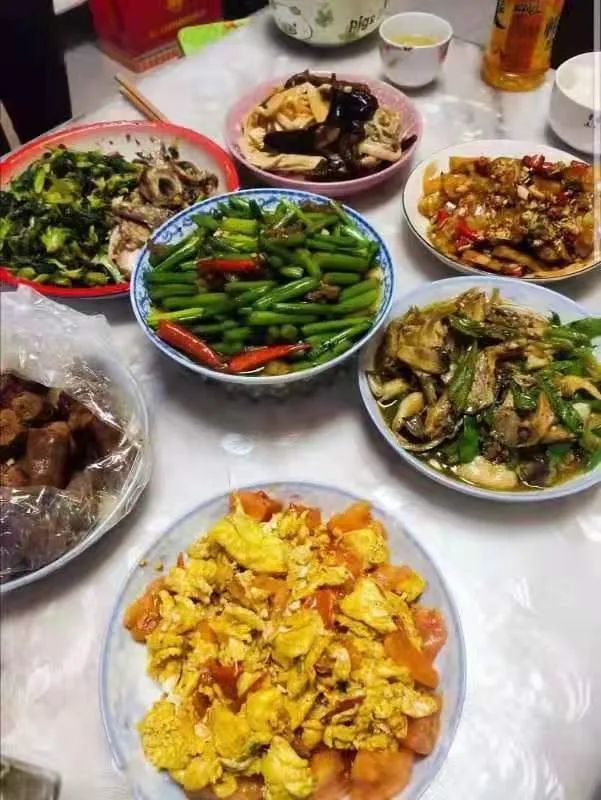 幸福饭 中国家庭一年当中 最重要的一顿饭 一定也是年夜饭 一家人