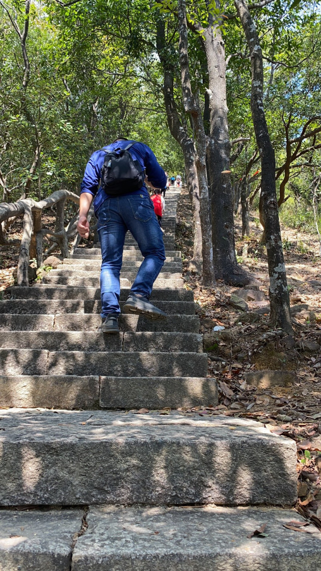 挑战梧桐山登山道