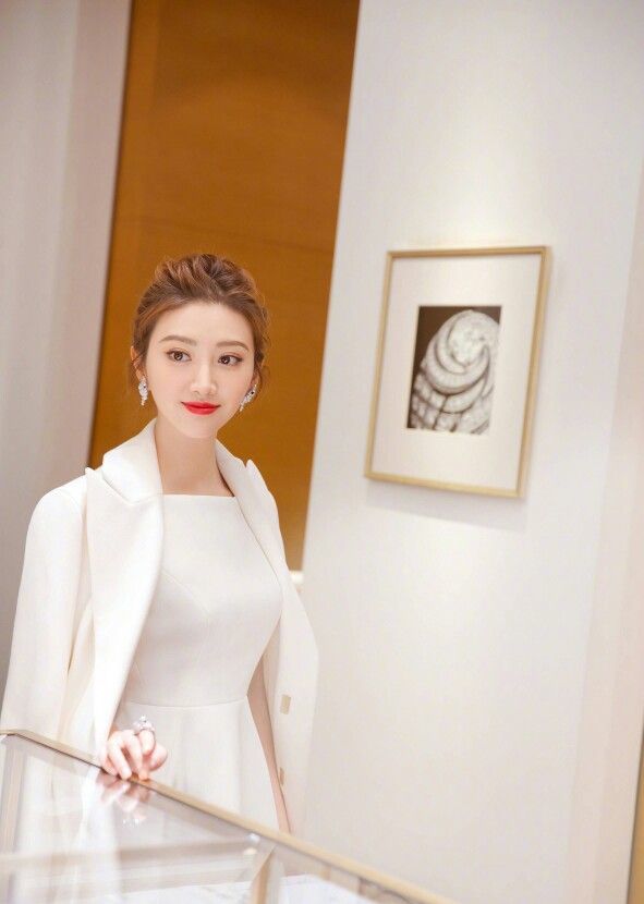 无印女星丨景甜街拍火了,穿搭女人味十足,这样的女人谁不喜欢