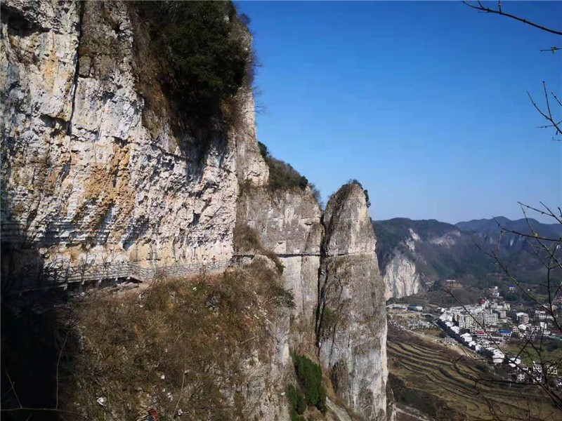 湖南涟源:天晴好出游 湄江景区游人如织