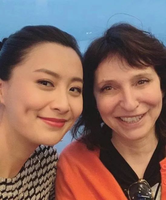 甩富豪前夫,演技辣眼翻身攻美影坛,她的人生很传奇