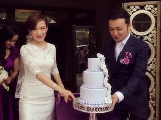 央视主持人的婚礼照曝光,这对新疆人的颜值,太甜了!