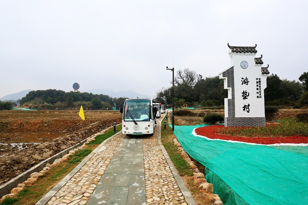 江西金溪游垫村古风浓郁吸引游客前来