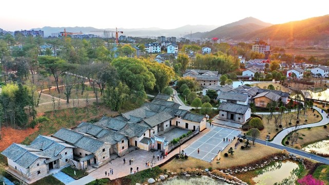 会昌山景区,筠门岭旧址群,均为清末建筑,原貌保存,向各地游客免费开放