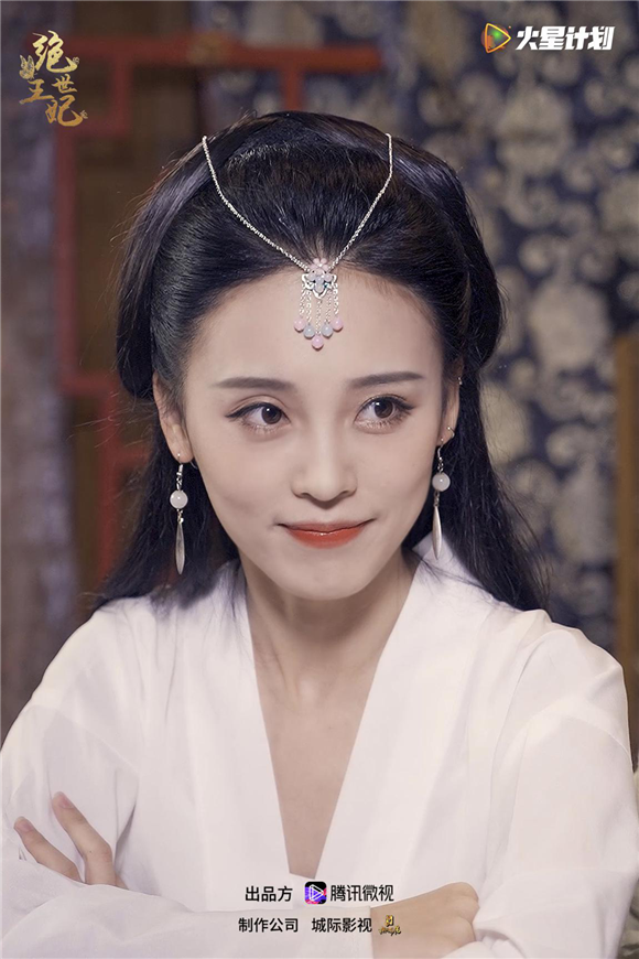 剧《绝世王妃》里青年演员明加加,陆钧彦在剧中分别出演"鬼马少女明月