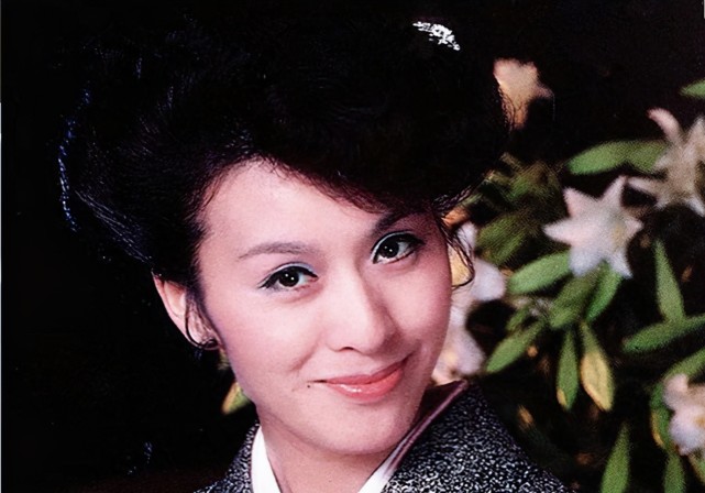 栗原小卷:80年代家喻户晓,一代荧幕女神,终身未嫁