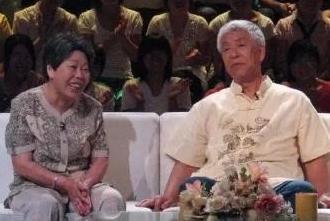 国家一级演员张洪杰,被瘫痪妻子和三个孩子吸血,75岁不敢退休