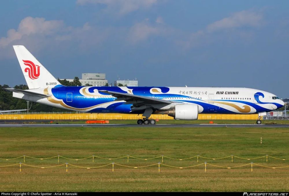 777-200 b-2059 蓝凤凰号 (1998年入列,已退役)