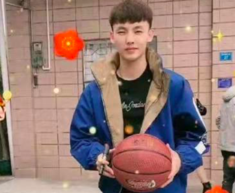 赵睿开练频频暴扣,胡明轩回珠海与家人过年,徐杰成家乡最红的仔
