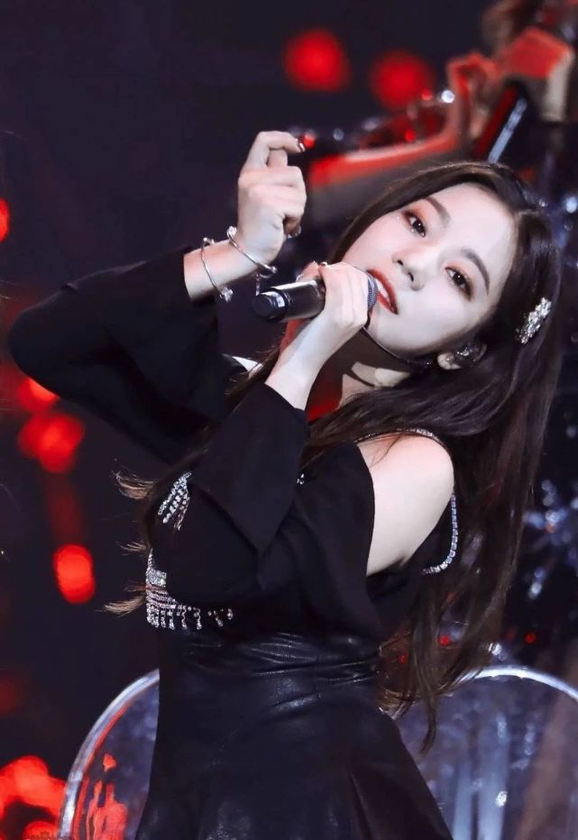 爱唱歌的少女——张紫宁 高清壁纸