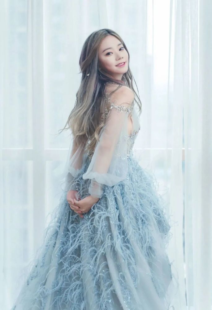 爱唱歌的少女——张紫宁 高清壁纸