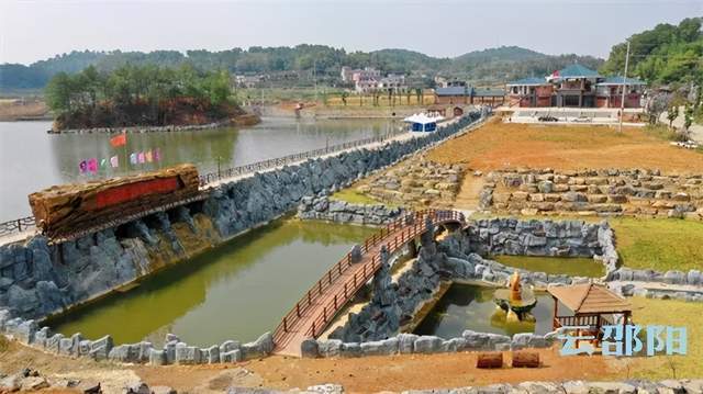 湖南邵阳五峰铺镇弄子口景区一游乐场项目发生故障:16