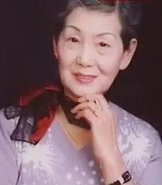 她54岁被判无期,唯一女儿自杀,71岁出狱扫厕所,78岁成