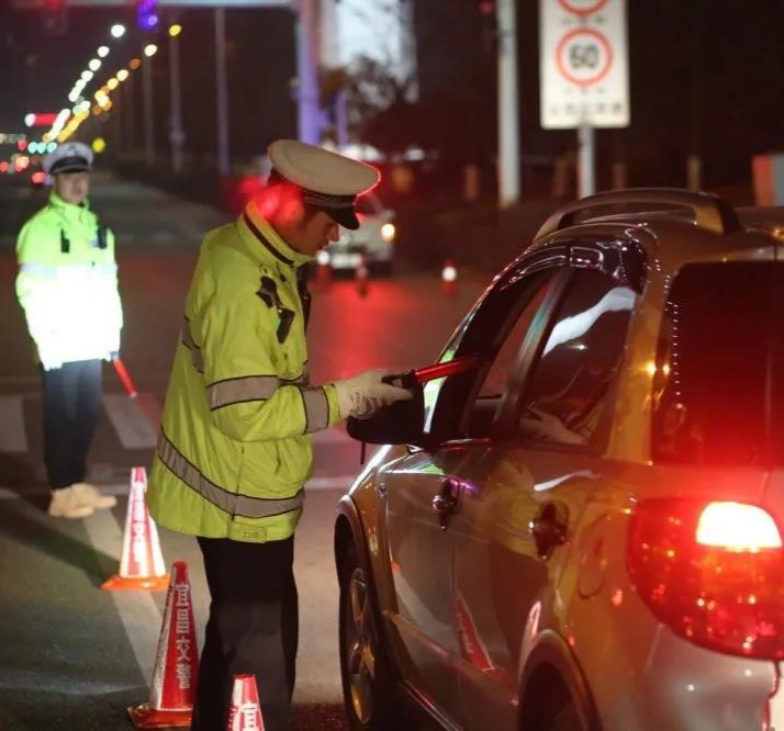 春节查酒驾,交警不放假!