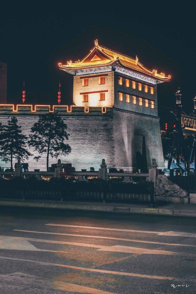 西安明城墙,是中国现存规模最大,保存最完整的古代城垣