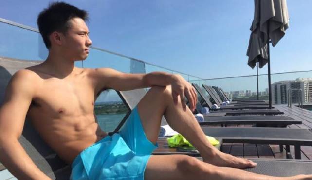 名将陈艾森祝粉丝新春快乐,训练刻苦肌肉硕大是励志好