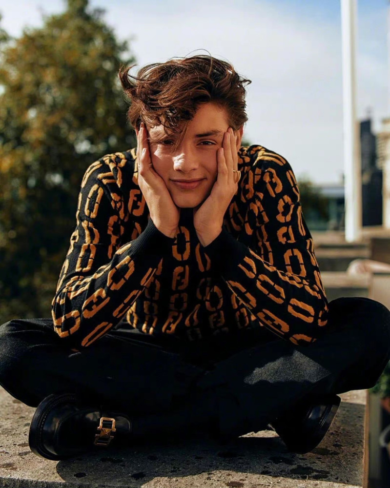 louispartridgemanabouttown封面